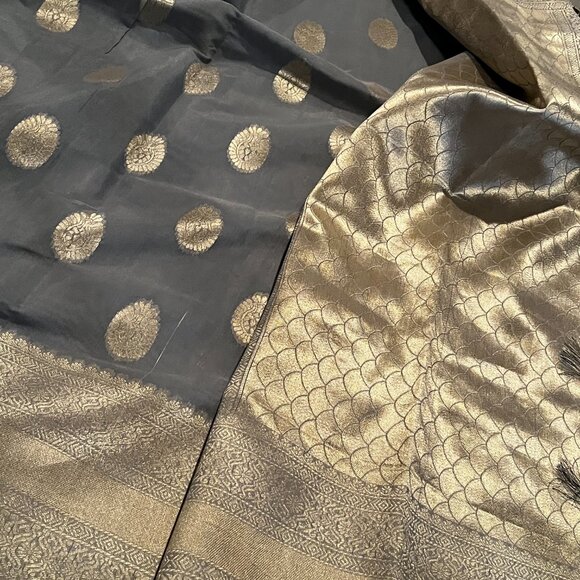 Soft Banarasi Saree in Dusty Gray with Rich Zari Border & Pallu - Picture 11 of 16